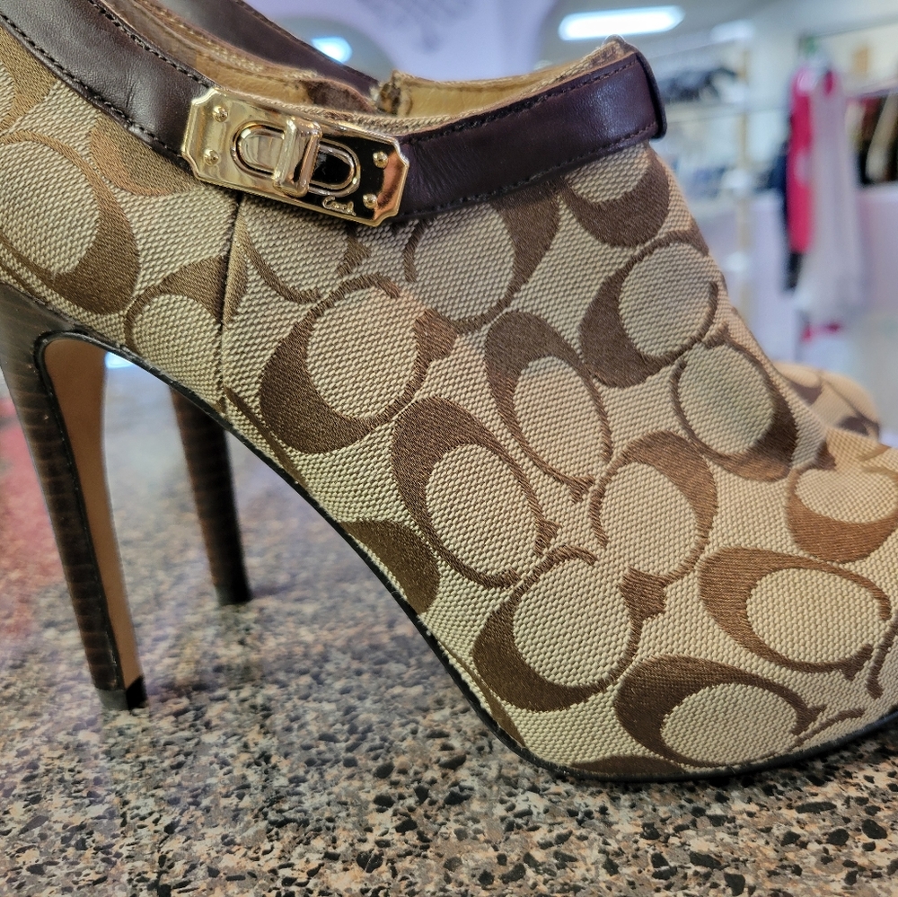 Coach Delilah booties 7M